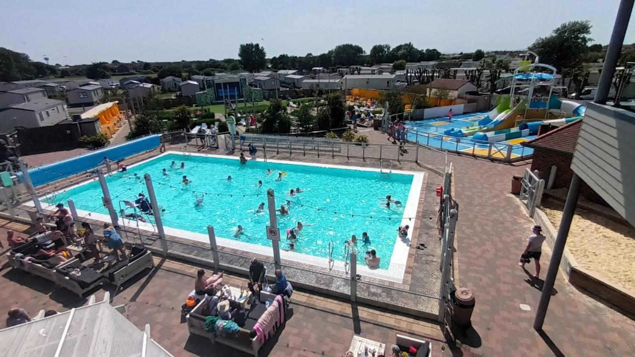 Brookside West Sands Holiday Park Seal Bay Селси Екстериор снимка