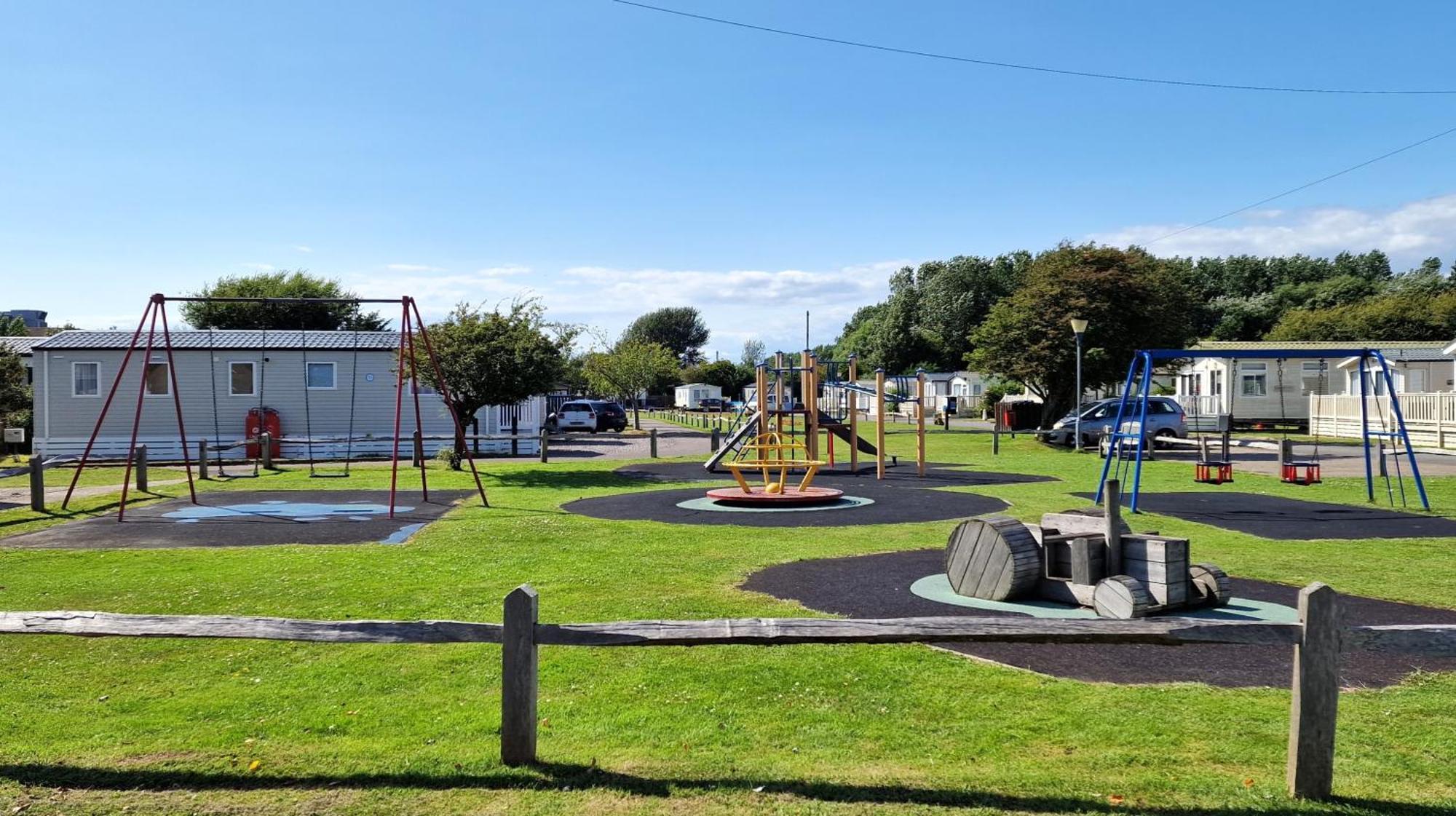 Brookside West Sands Holiday Park Seal Bay Селси Екстериор снимка